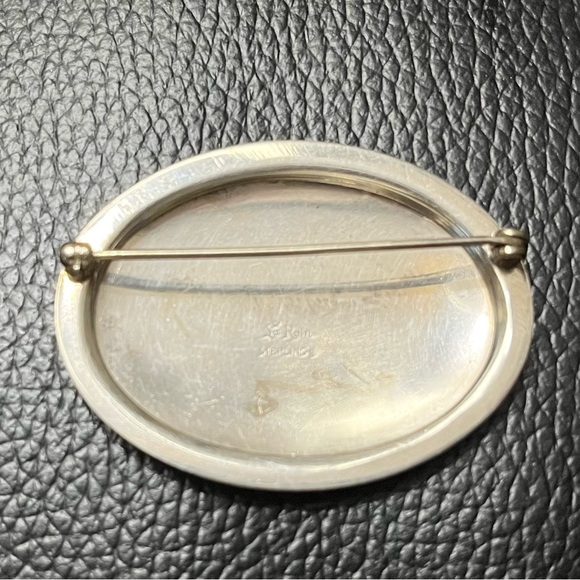 Vintage Engraved Oval Sterling Silver Brooch - Floral Motif - Picture 5 of 6